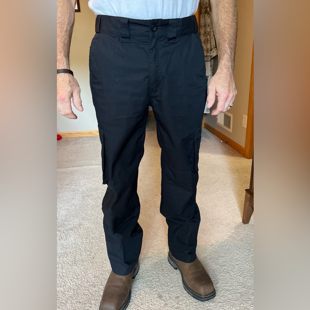 Cabela’s 32 x 32 Cargo Pants Black